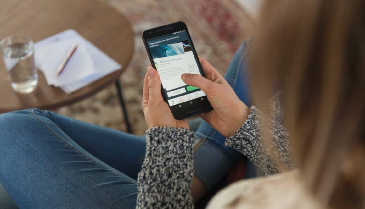 Få hjälp med att kontakta Kronofogden