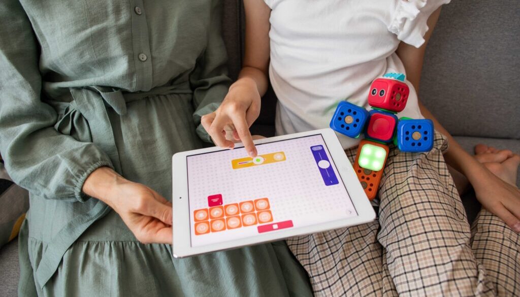 robo-wunderkind--_QpJv4J_AA-unsplash (1)